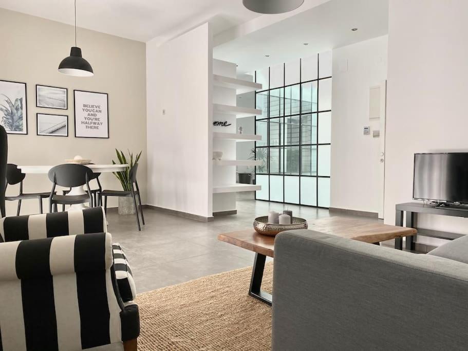 3-Bedroom Central, Spacious And Bright Apartment. Ηράκλειο Κρήτης Εξωτερικό φωτογραφία